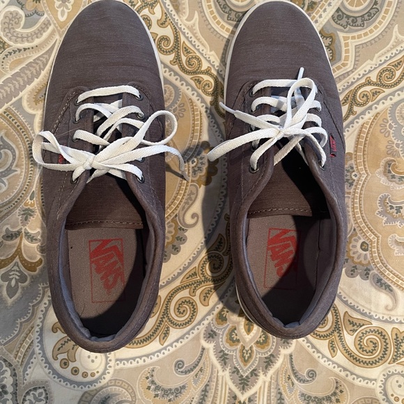 Women’s Gray vans sneakers - like new barely worn - Picture 3 of 5